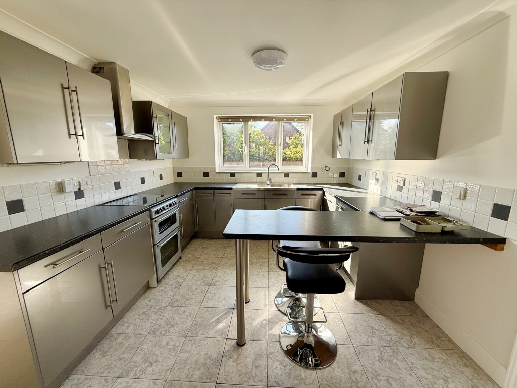 Lot: 141 - DETACHED FOUR-BEDROOM HOUSE - Kitchen
